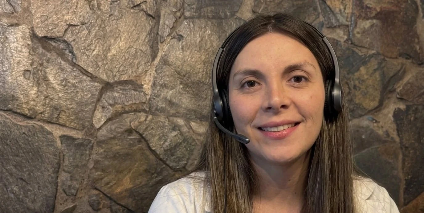 Dra. Pía Prenafeta atendiendo por videollamada